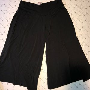 ♥️ Xhilaration Wide Leg Capri Pants